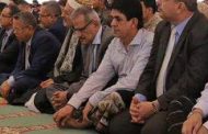 د. عبد الله سالم لملس، وزير التربية والتعليم يؤدي صلاة العيد بجامع حقات بكريتر