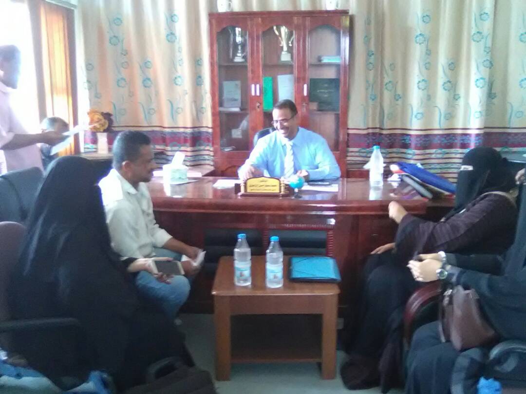 مدير عام مكتب التربية بمحافظة لحج يلتقي في مكتبه رئيسة مؤسسة أمل لرعاية الأيتام