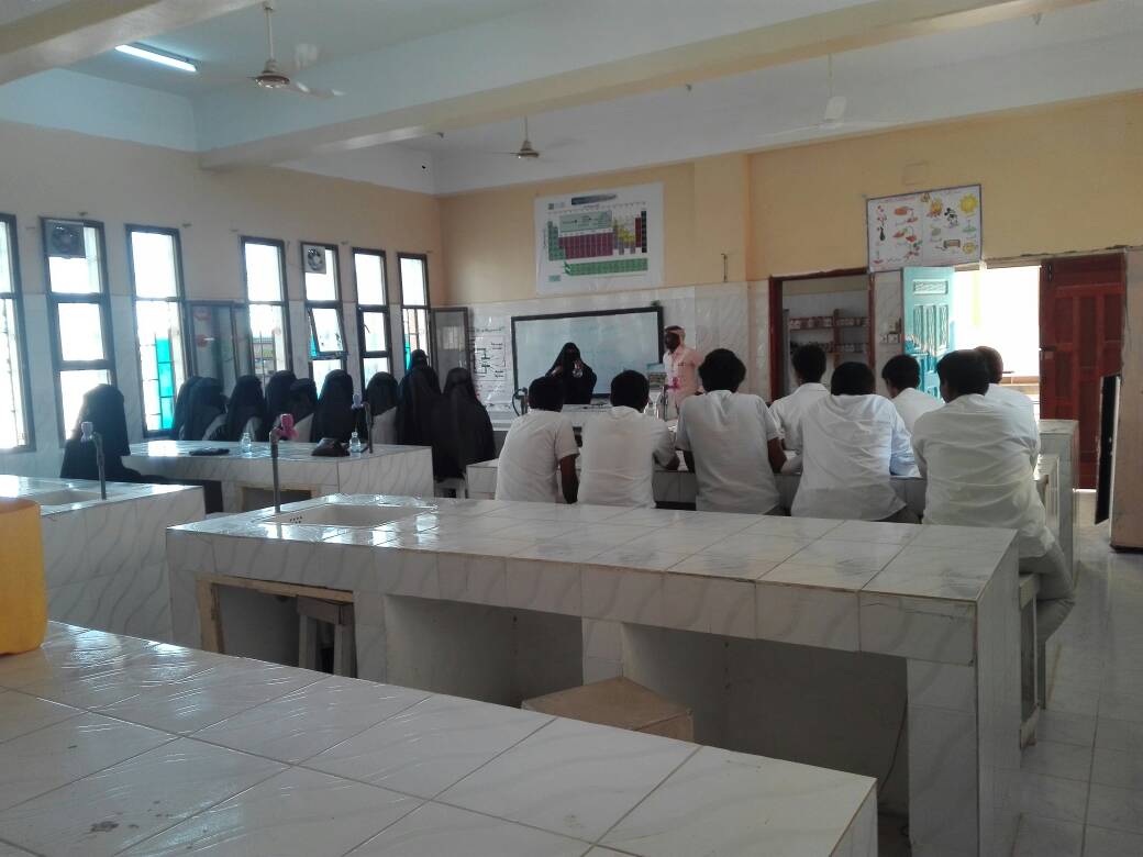 طلاب مدرسة ابوبكر الصديق بمنطقة ضبوت يزورون   مختبر مدرسة عائشة ام المؤمنين