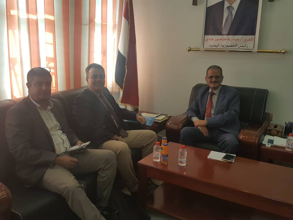 وزير التربية د. عبدالله لملس يلتقي منظمة كريتيف الأمريكية في عدن