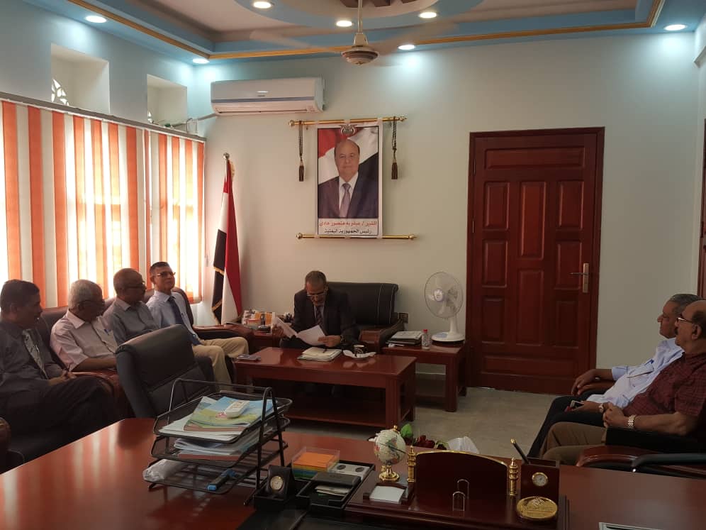 وزير التربية لملس يلتقي بالجمعيةالسكنية لجامعة عدن