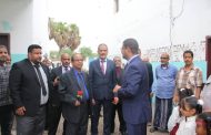 الوزيران لملس وباسلامة والوفد المرافق لهما يزورون المدرسة اليمنية في جيبوتي