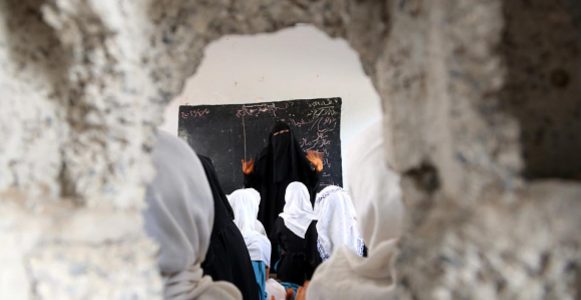قطاع التعليم في اليمن يقف على حافة الانهيار