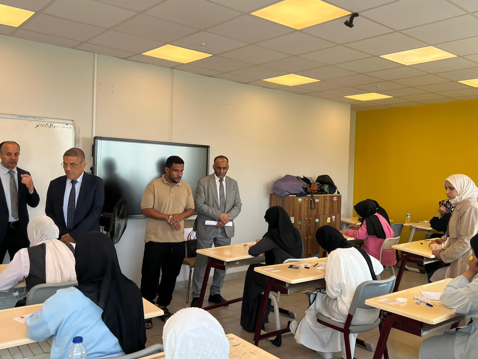 وفد وزارة التربية يدشن اختبارات شهادة الثانوية العامة للمدارس اليمنية بتركيا