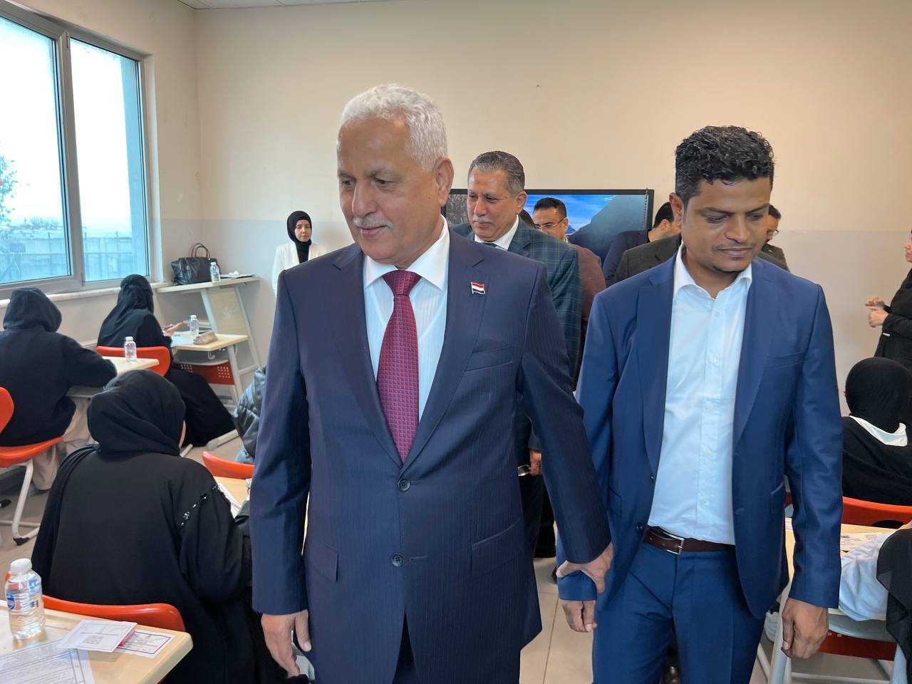 بحضور السفير طريق ،اللجنة الوزارية تدشن امتحانات الثانوية العامة للمدارس اليمنية بمدينة اسطنبول