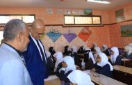 محافظ محافظة تعز ومدير مكتب التربية بالمحافظة  يدشنان اختبارات الفصل الدراسي الأول للعام 2023/2024.