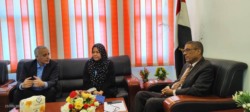 وزارة التربية تناقش مع مدير مكتب اليونبس في اليمن (UNPOS) مشروع الطاقة البديلة في المدارس
