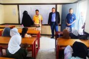 فريق من وزارة التربية والتعليم يتفقد سير العملية التعليمية في المخاء